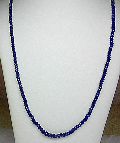 Collier chute de saphirs pesant 50,84 c....