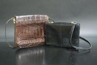 LANCEL. Sac à main en lézard noir - on y...