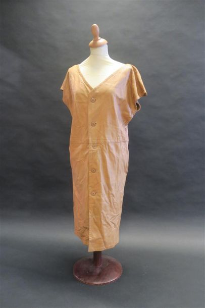 Robe courte en cuir d agneau havane, années...
