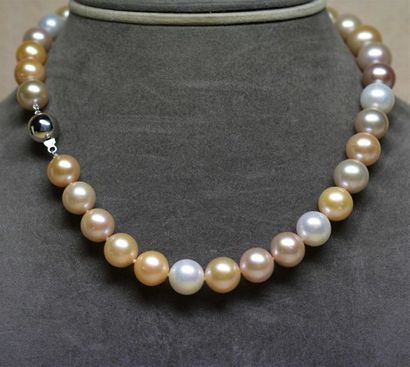Important collier perles de culture naturelles...