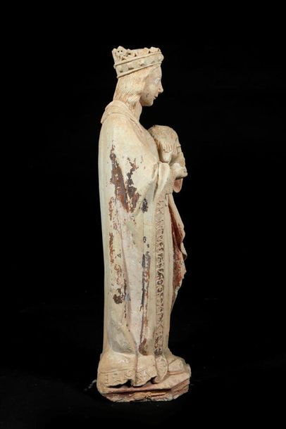 Vierge à l'Enfant en pierre calcaire sculptée...
