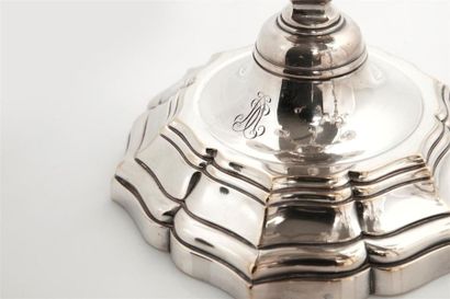 Paire de grands candélabres en bronze argenté,...