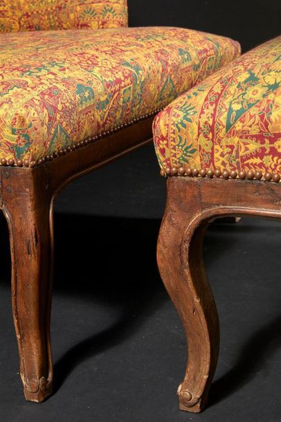 Duchesse brisée en noyer, le dossier à oreilles...