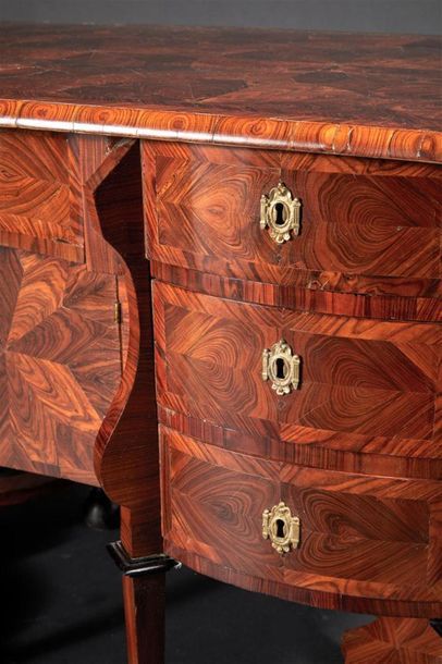 Bureau Mazarin en bois de bout ouvrant à...