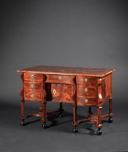Bureau Mazarin en bois de bout ouvrant à...