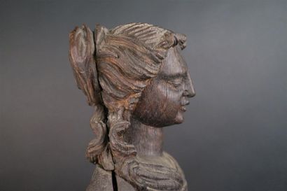 Vierge ou sainte Femme en chêne sculpté,...
