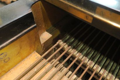 Piano demi-queue ERARD en placage de bois...