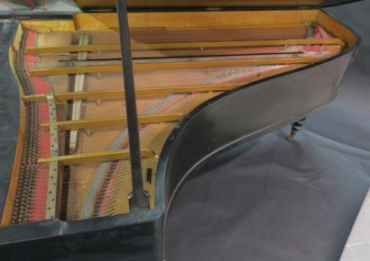 Piano demi-queue ERARD en placage de bois...
