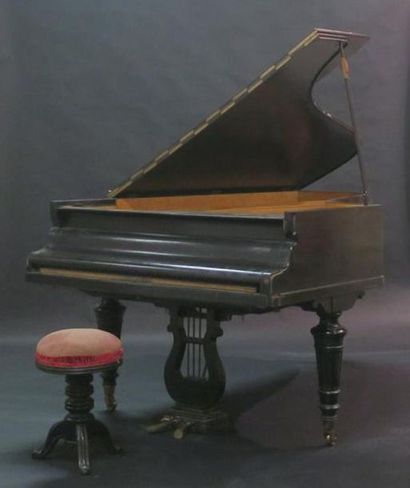 Piano demi-queue ERARD en placage de bois...