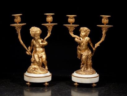 Paire de candélabres en bronze doré, le socle...