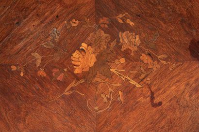 Table de salon rectangulaire, les bouts arrondis...