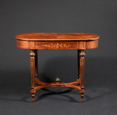 Table de salon rectangulaire, les bouts arrondis...