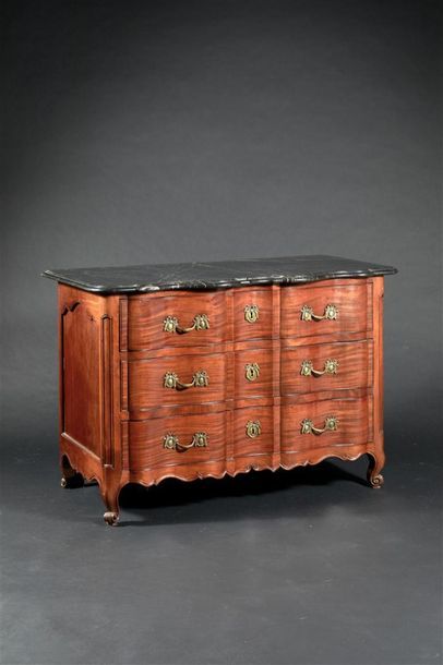 Commode arbalète en acajou massif à trois...