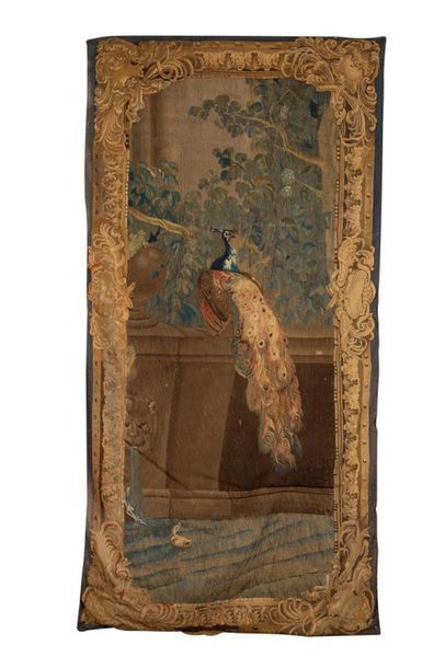 Tapisserie portière, décor d'un paon sur...