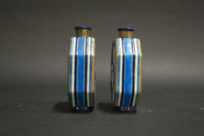 LONGWY. Paire de vases plats octogonaux en...