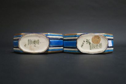LONGWY. Paire de vases plats octogonaux en...