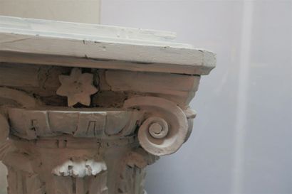 Paire de chapiteaux corinthiens formant socles...