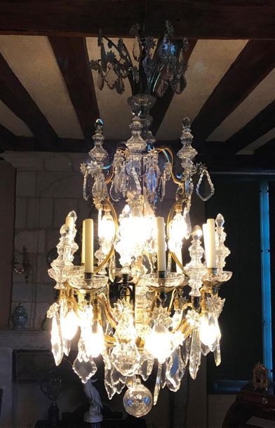 Grand lustre cage à huit bras de lumière...