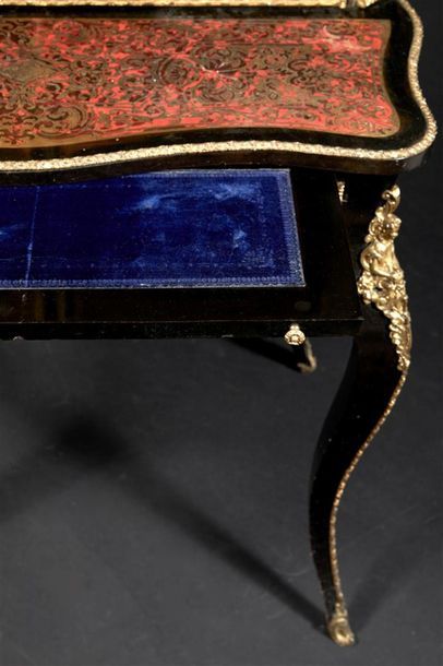 Bonheur du jour en marqueterie Boulle d écaille...