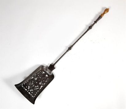 Pelle de cheminée en fer, la partie basse...