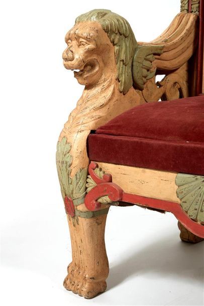 Important fauteuil d'apparat richement sculpté...