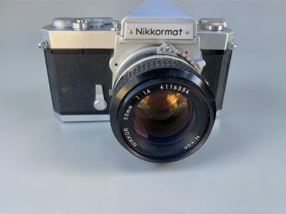 Assorted photographic equipment, as-is. Chrome-plated...