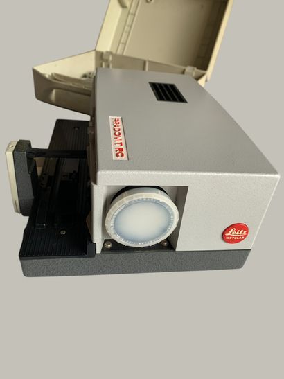 Set of four Leitz projectors, including a...