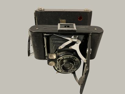 A set of eight various bellows cameras, as-is,...