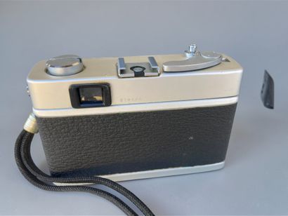 Set of four assorted cameras, as-is (untested):...