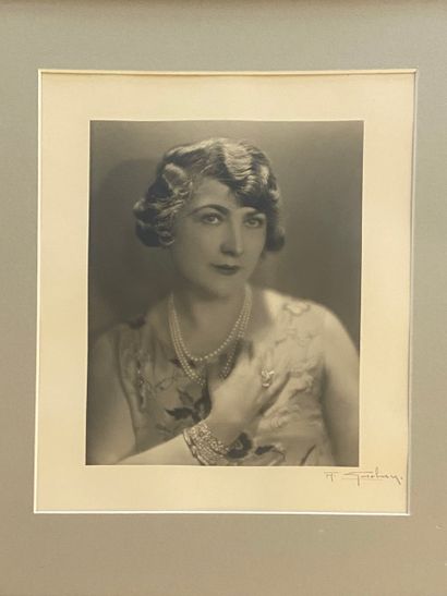 Unidentified photographer. Circa 1920s–1930s....