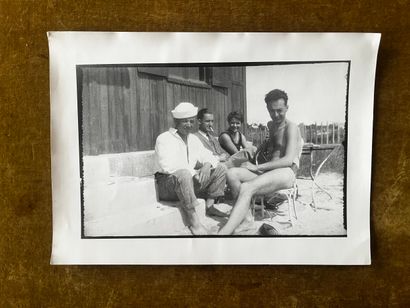 Unidentified photographer. A group of people...