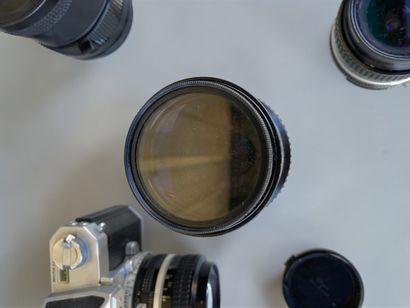 Assorted photographic equipment, as-is. Chrome-plated...