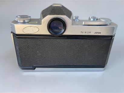 Assorted photographic equipment, as-is. Chrome-plated...