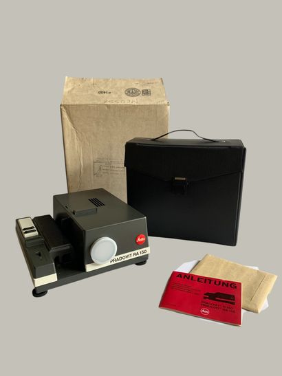 Set of four Leitz projectors, including a...