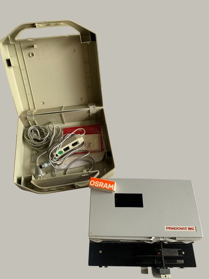 Set of four Leitz projectors, including a...