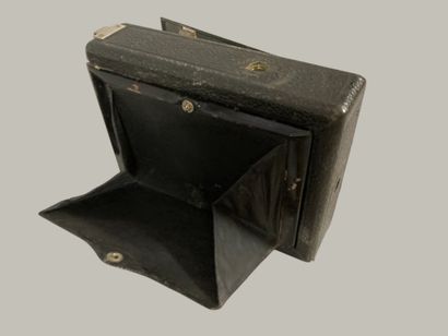 A set of eight various bellows cameras, as-is,...