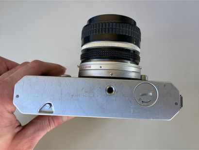 Assorted photographic equipment, as-is. Chrome-plated...