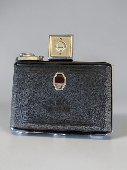 Set of four assorted cameras, as-is: Zeiss...