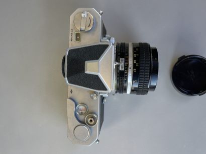 Assorted photographic equipment, as-is. Chrome-plated...