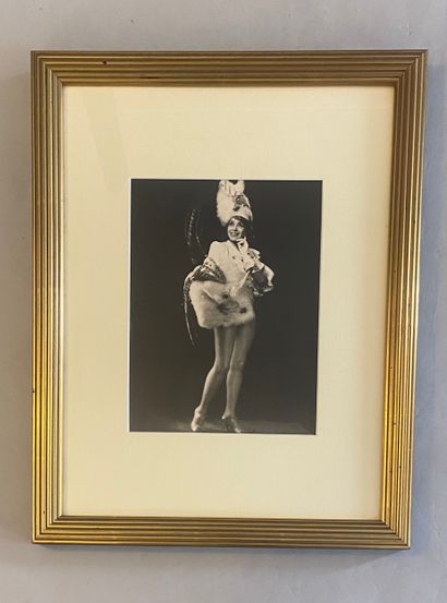 Portraits of women, including Marilyn Monroe....