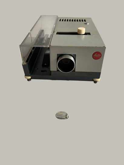 Set of four Leitz projectors, including a...