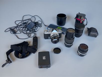 Assorted photographic equipment, as-is. Chrome-plated...