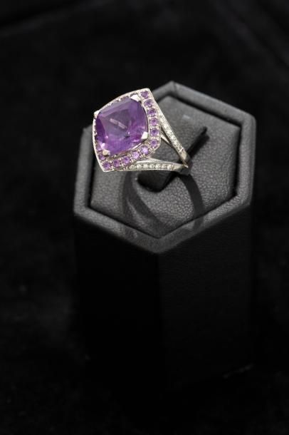 Bague Mauboussin en or gris
MAUBOUSSIN
Bague...