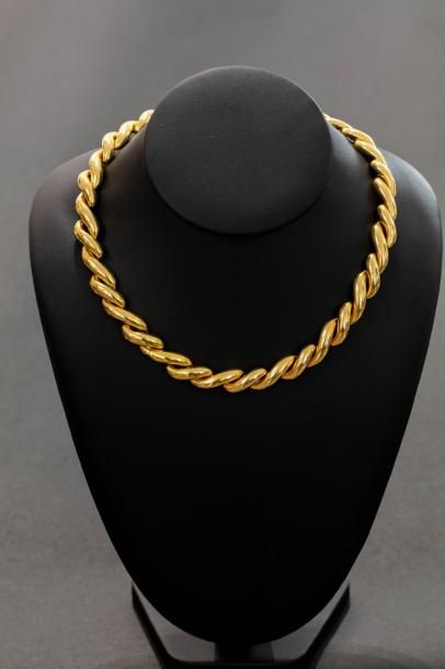 Collier torsadé en or jaune 
CHAUMET
Collier...