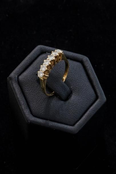Bague en or jaune 18 k (750 millièmes) ornée...