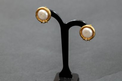Paire de boucles d'oreilles en or jaune 18k...