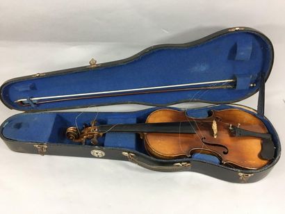 Violon ordinaire, pays de l'est. En l'état....