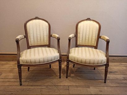 Paire de fauteuils recouverts d'un tissus...