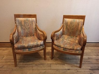 Paire de fauteuils accoudoirs à enroulem...