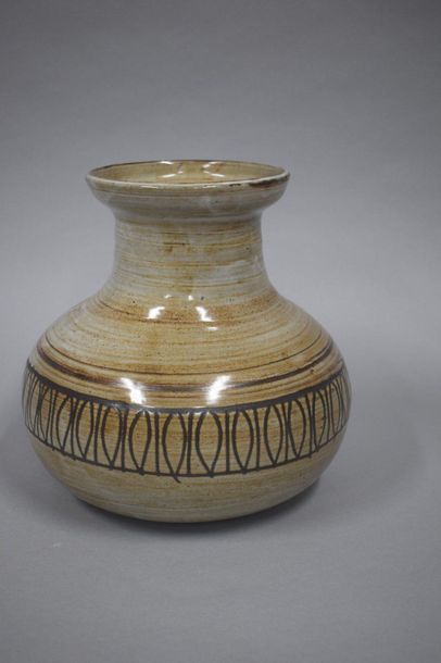 POUCHAIN Jacques (1925-2015) à Dieulefit

Vase...